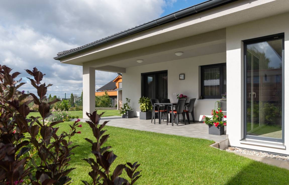 Bungalov na kl&iacute;č: jak vybrat projekt, dispozici a vhodn&yacute; pozemek