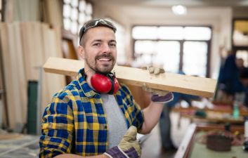 Vybíráme dřevo pro dřevostavby: smrk, modřín nebo borovice? 