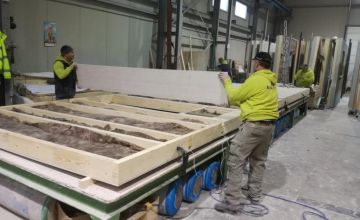 halova-vyroba-sendvicovych-panelu-montovane-drevostavby-2