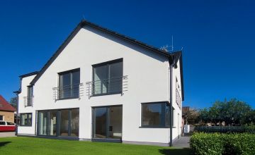 Kliknutím zvětšíte Nízkoenergetický dům 7 KK od firmy ALFAHAUS nabízí dostatek prostoru pro vícečlennou rodinu.