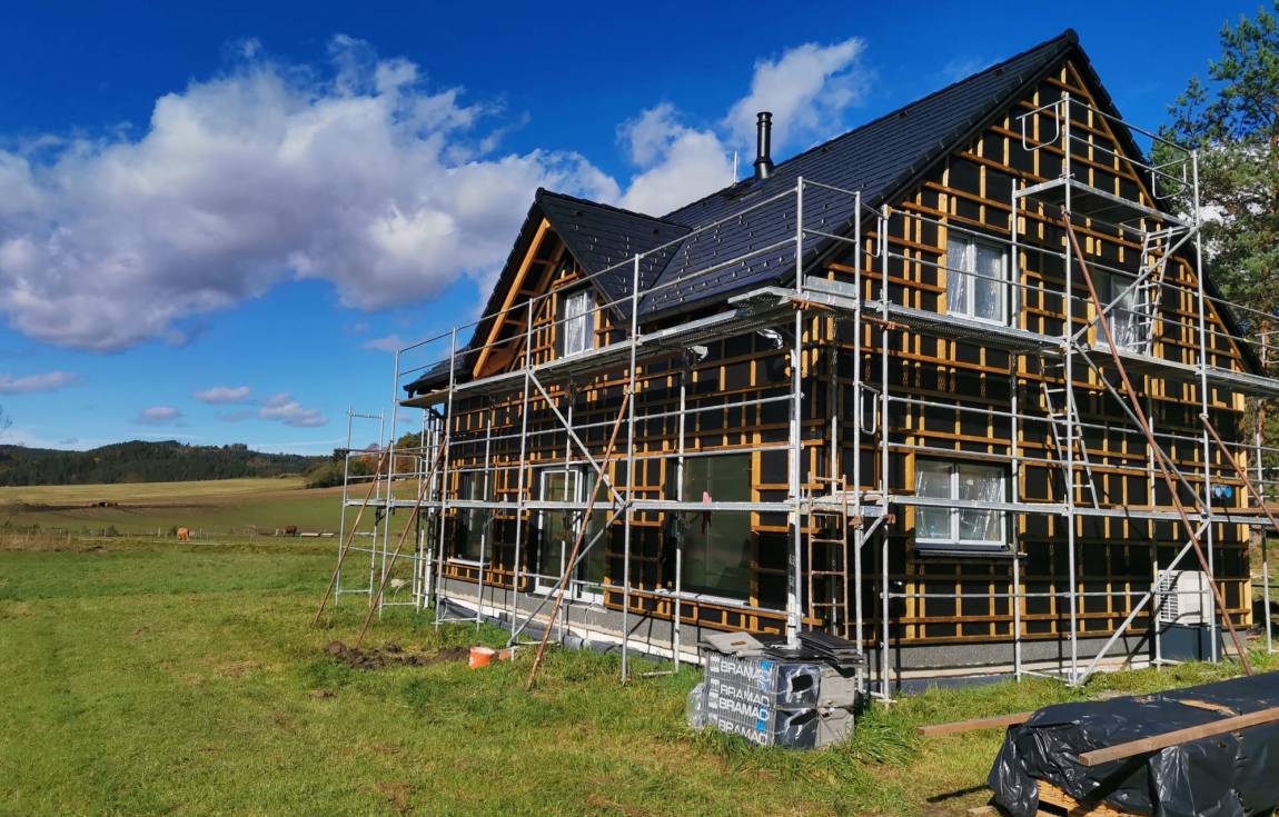 Ve výstavbě: nízkoenergetický RD na Strakonicku
