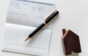 Jaké byly loni průměrné ceny dřevostaveb a kde se stavělo nejvíce?