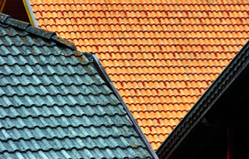 Po&scaron;kozen&yacute; hřeben&aacute;č vyměňte včas a u&scaron;etřete tis&iacute;ce na oprav&aacute;ch podkrov&iacute;