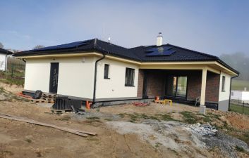 Rodinn&yacute; dům v difuzně otevřen&eacute;m stěnov&eacute;m syst&eacute;mu