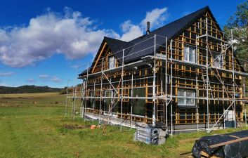 Ve výstavbě: nízkoenergetický RD na Strakonicku