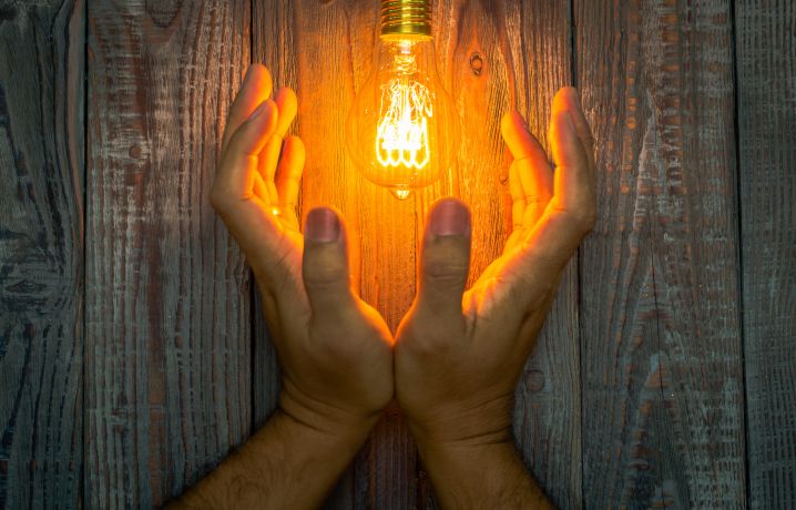 Ceny energi&iacute; skokově rostou. Proč k tomu doch&aacute;z&iacute; a lze s t&iacute;m bojovat? 
